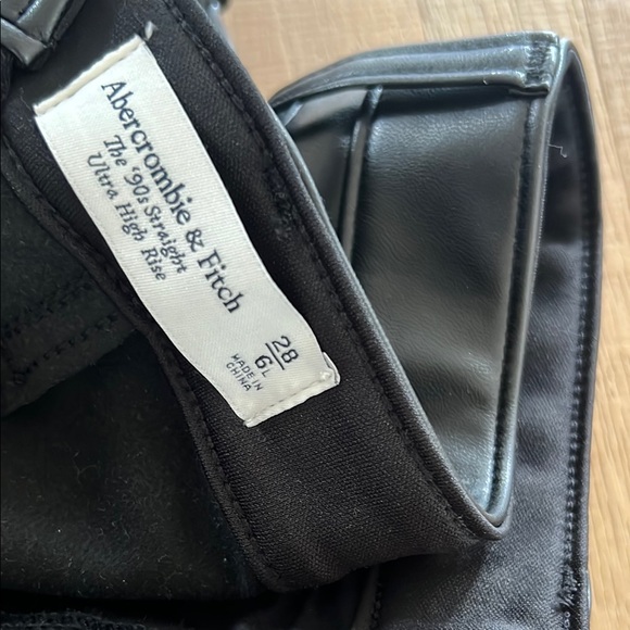 NWT Abercrombie 90s straight Ultra High Rise - Picture 2 of 4